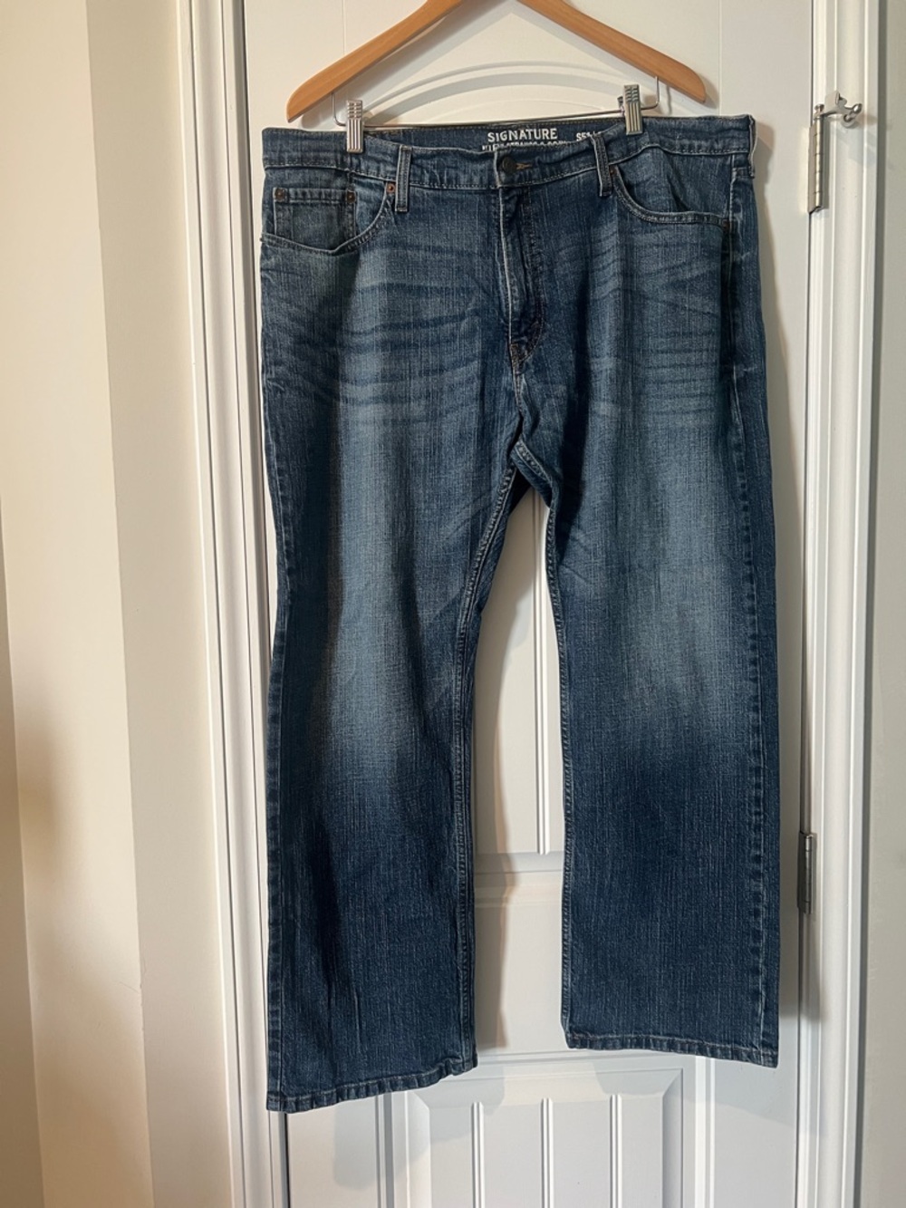 SIGNATURE Levi Strauss
STRAIGHT Jeans